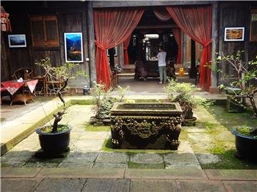 Patio de la Familia Wang