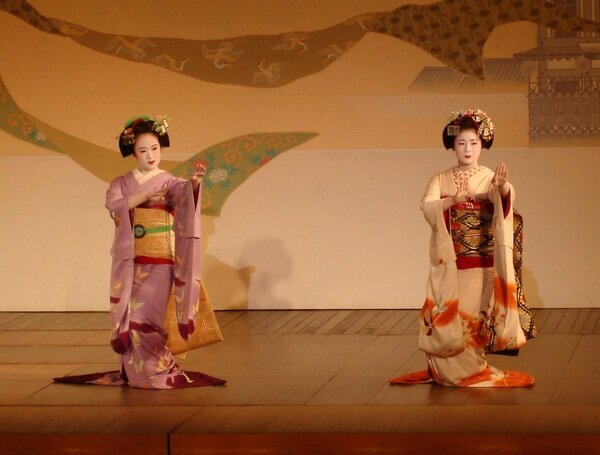 Actuación de geishas