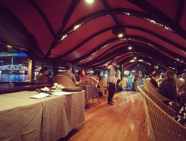 Crucero nocturno por Río Chao Phrya con cena